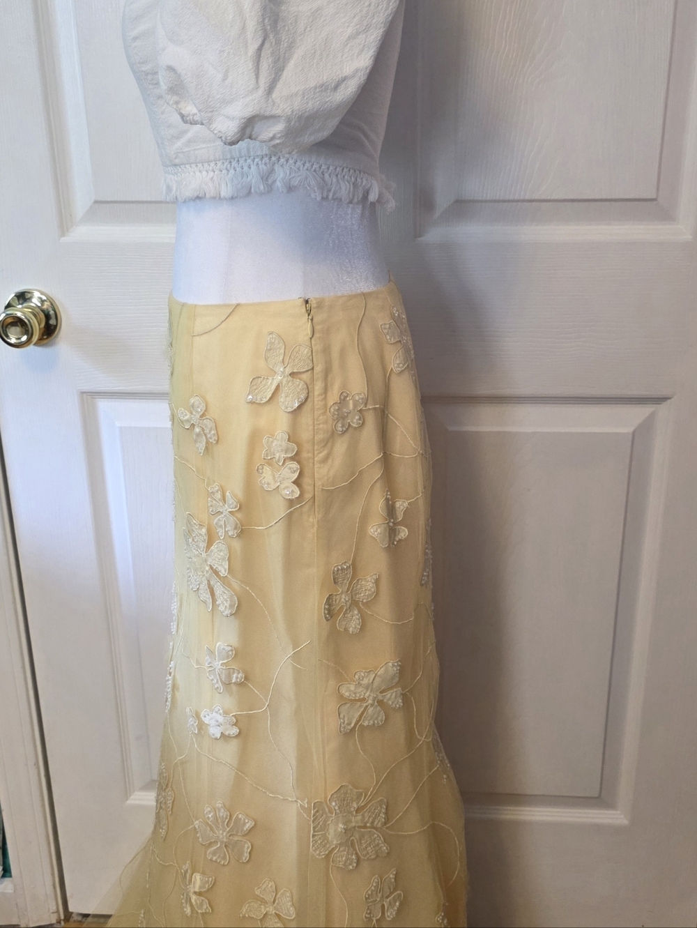 Shani Cream Embroidered Mesh Maxi Skirt Size 4 Romantic Floral Mermaid Hem - Picture 8 of 8